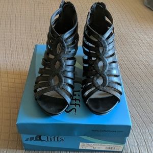 Cliffs Black Wedge Strappy Sandals size 7.5
